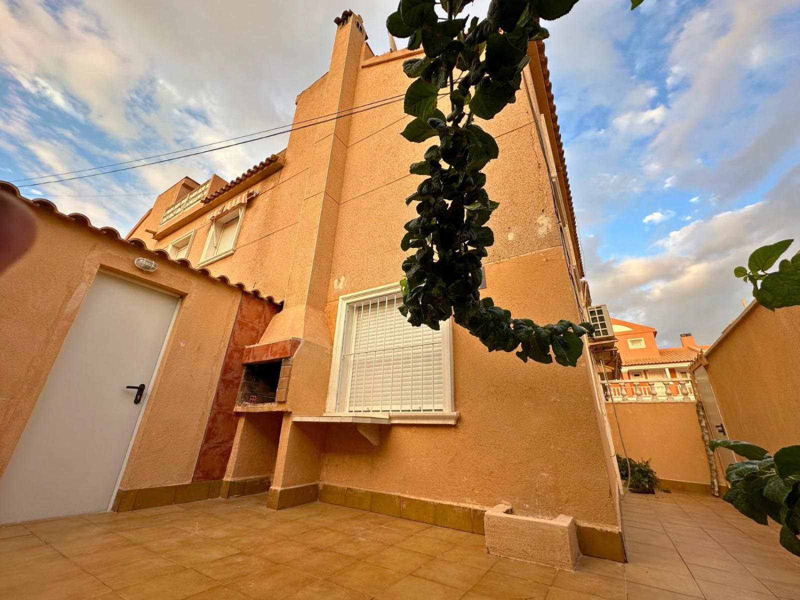 Chalet En La Mata A 50 Metros De La Playa ตอร์เรเวียคา ภายนอก รูปภาพ