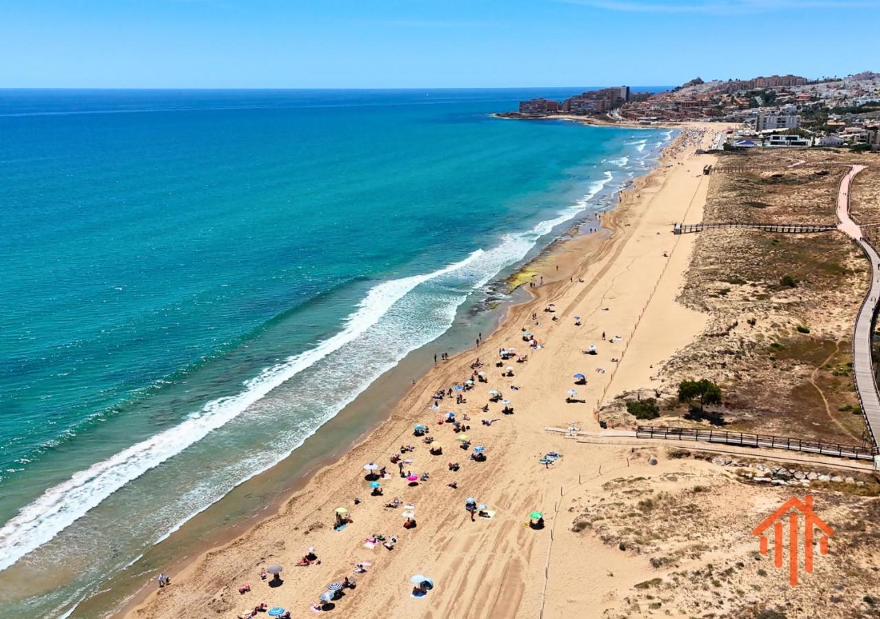 Chalet En La Mata A 50 Metros De La Playa ตอร์เรเวียคา ภายนอก รูปภาพ